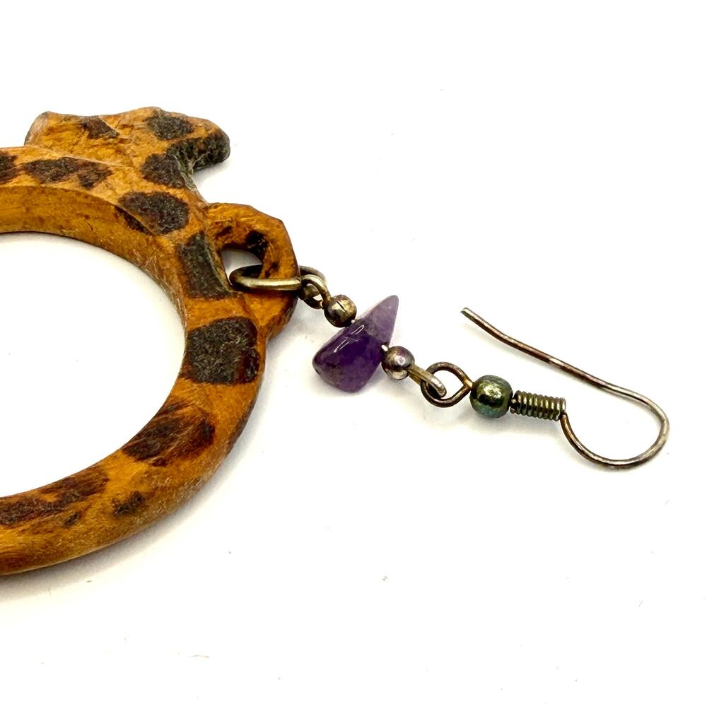 Vintage 80s Brown Carved Wood Giraffe Amethyst Hoop Earrings - Picture 3 of 5